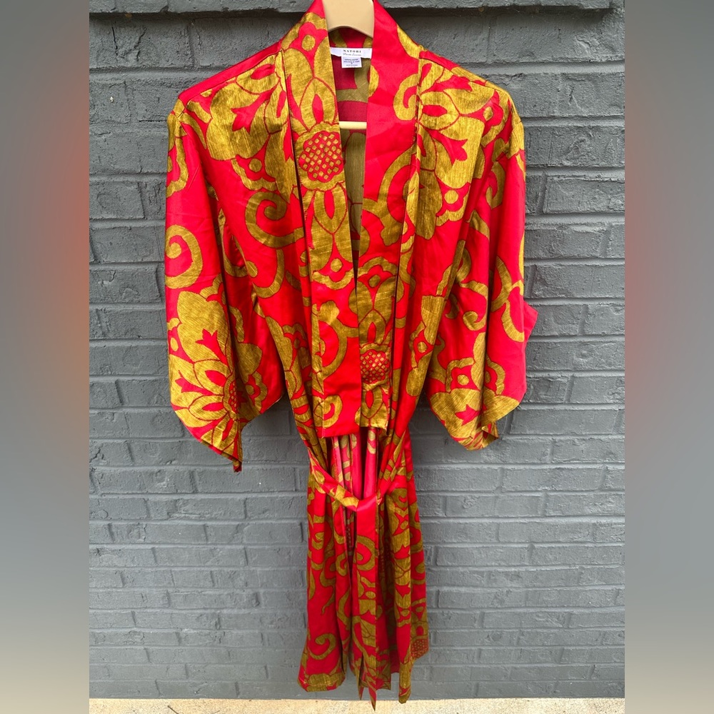 Natori Private Luxuries Red and Gold Robe Floral Medallion Print Size Small